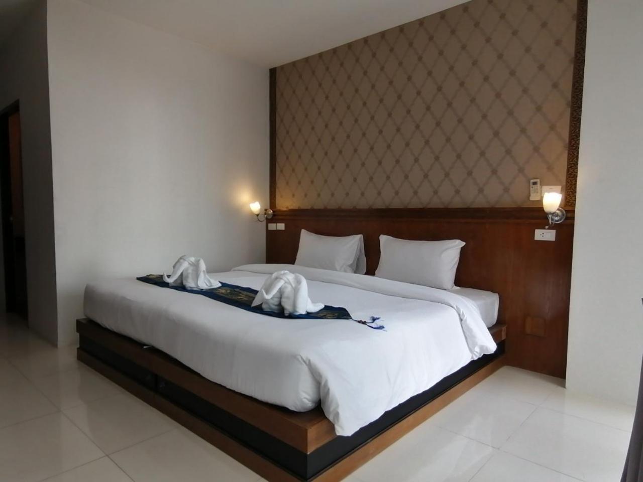 Nj Patong Hotel エクステリア 写真