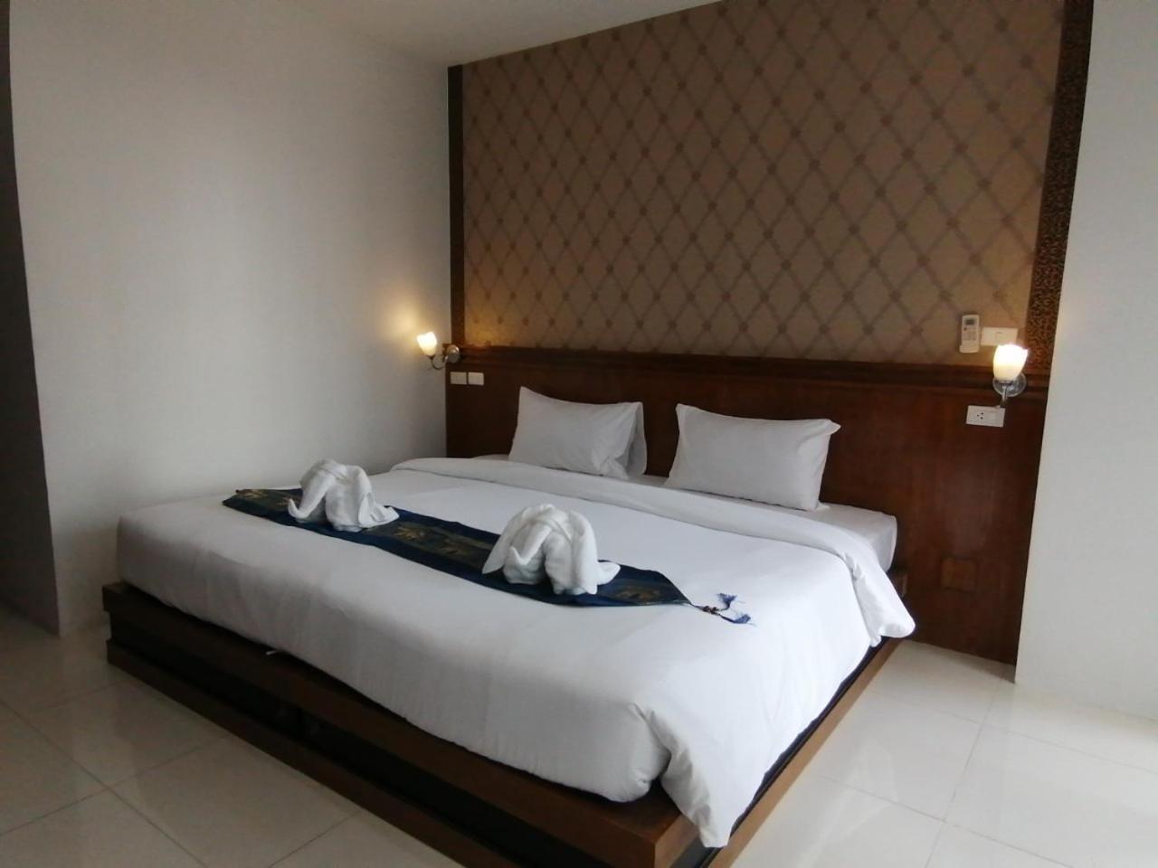 Nj Patong Hotel エクステリア 写真