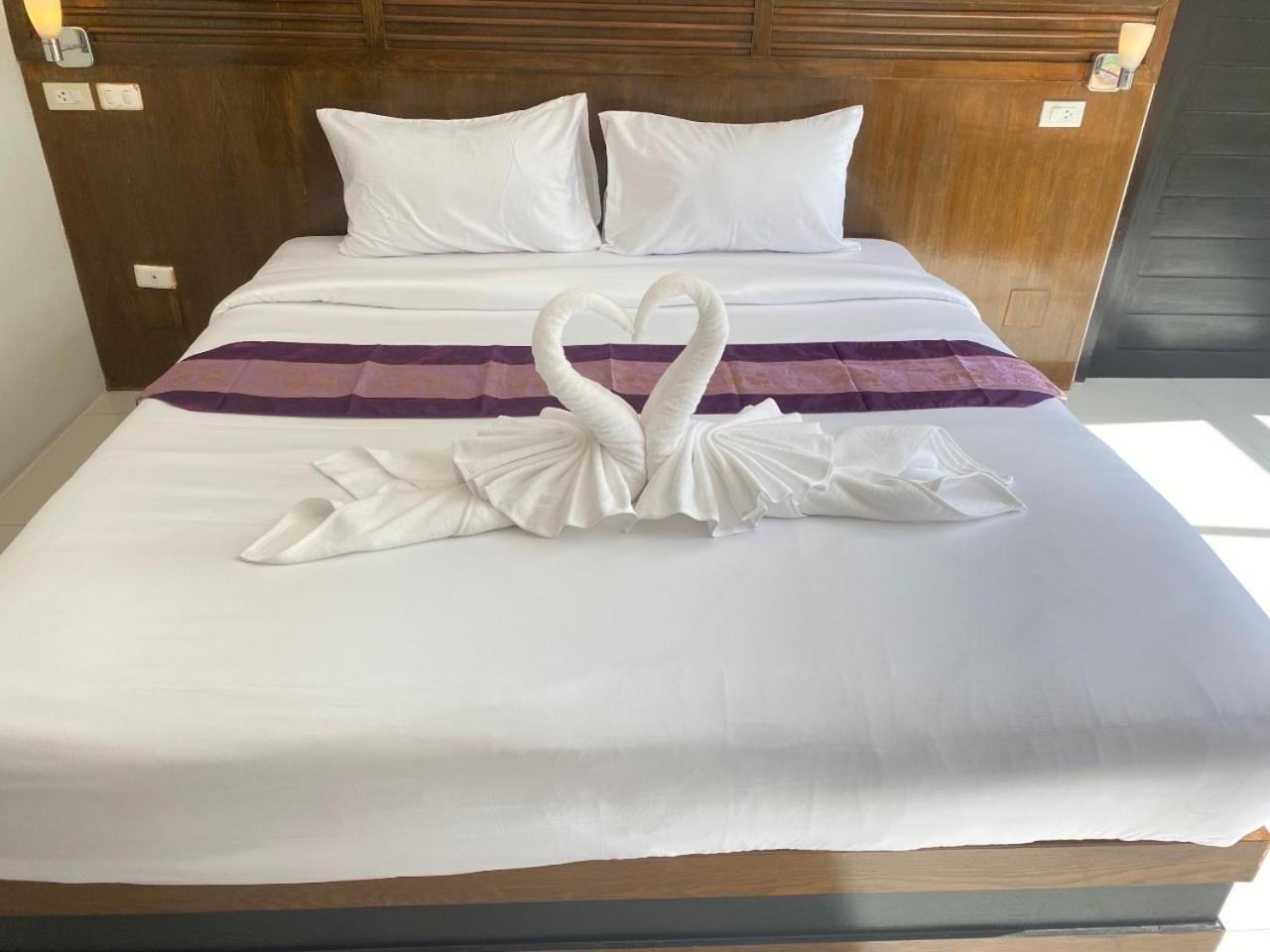 Nj Patong Hotel エクステリア 写真