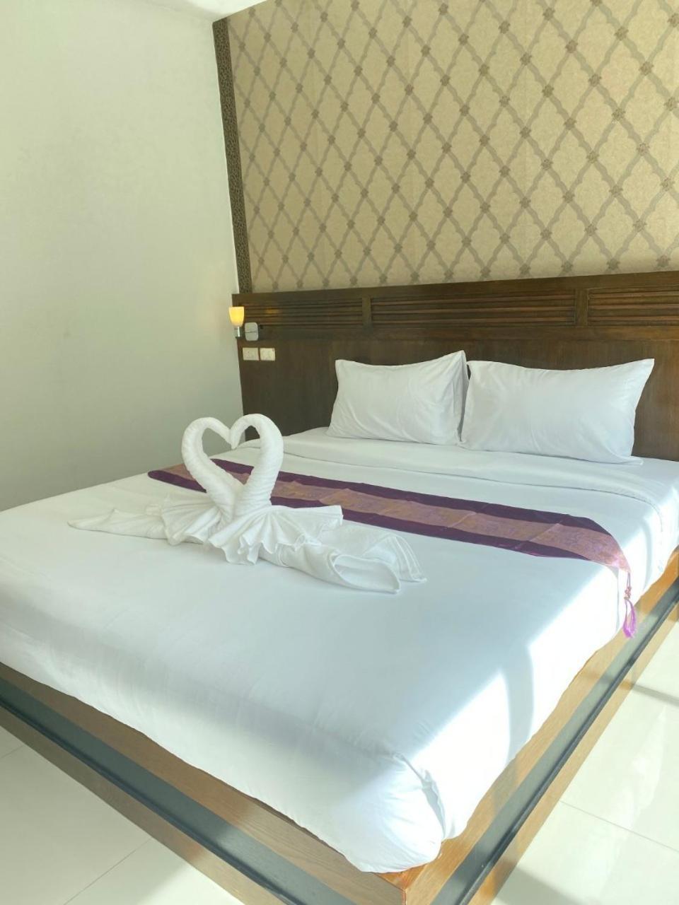 Nj Patong Hotel エクステリア 写真