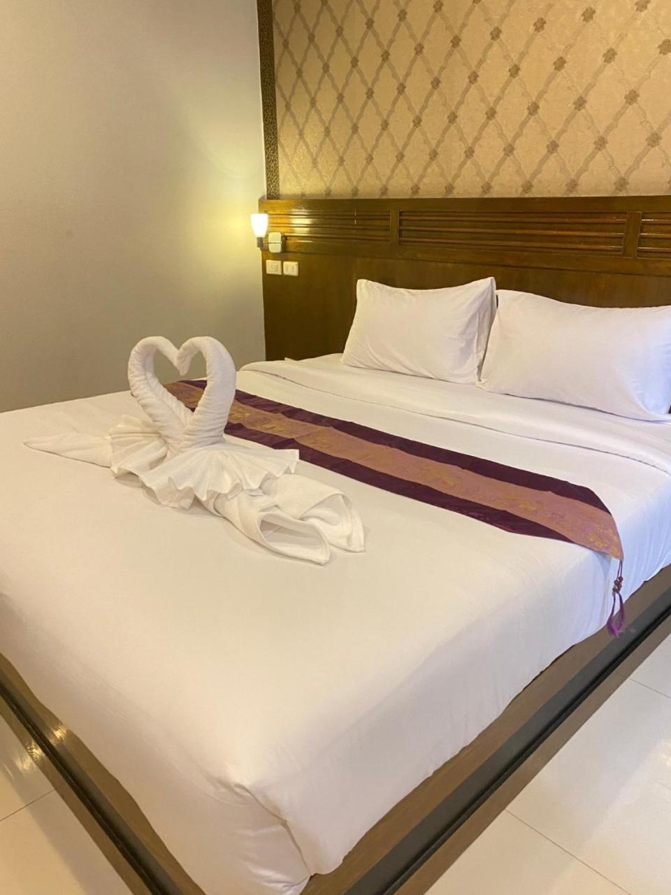 Nj Patong Hotel エクステリア 写真