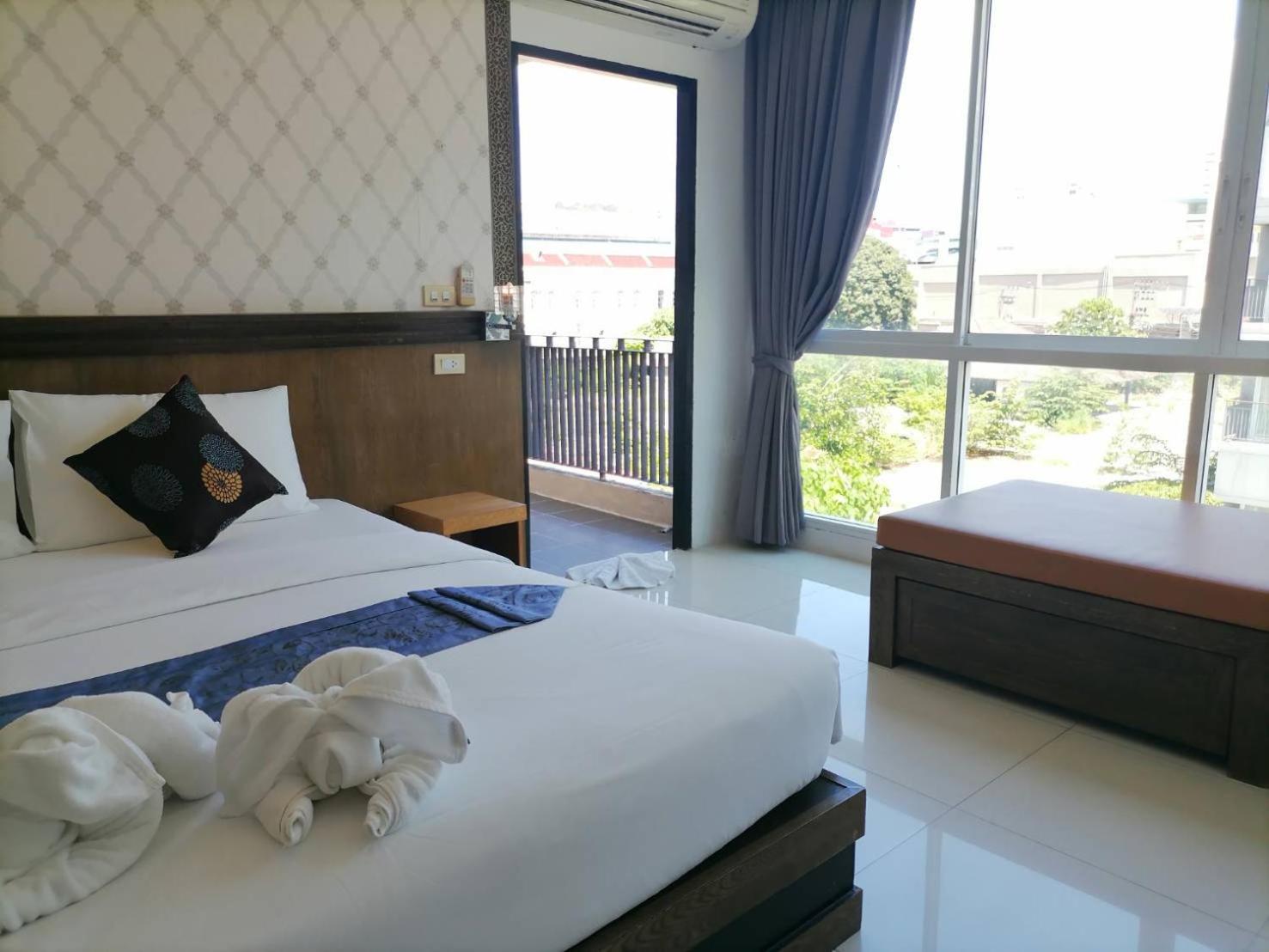 Nj Patong Hotel エクステリア 写真