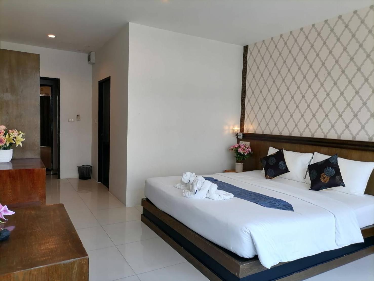 Nj Patong Hotel エクステリア 写真