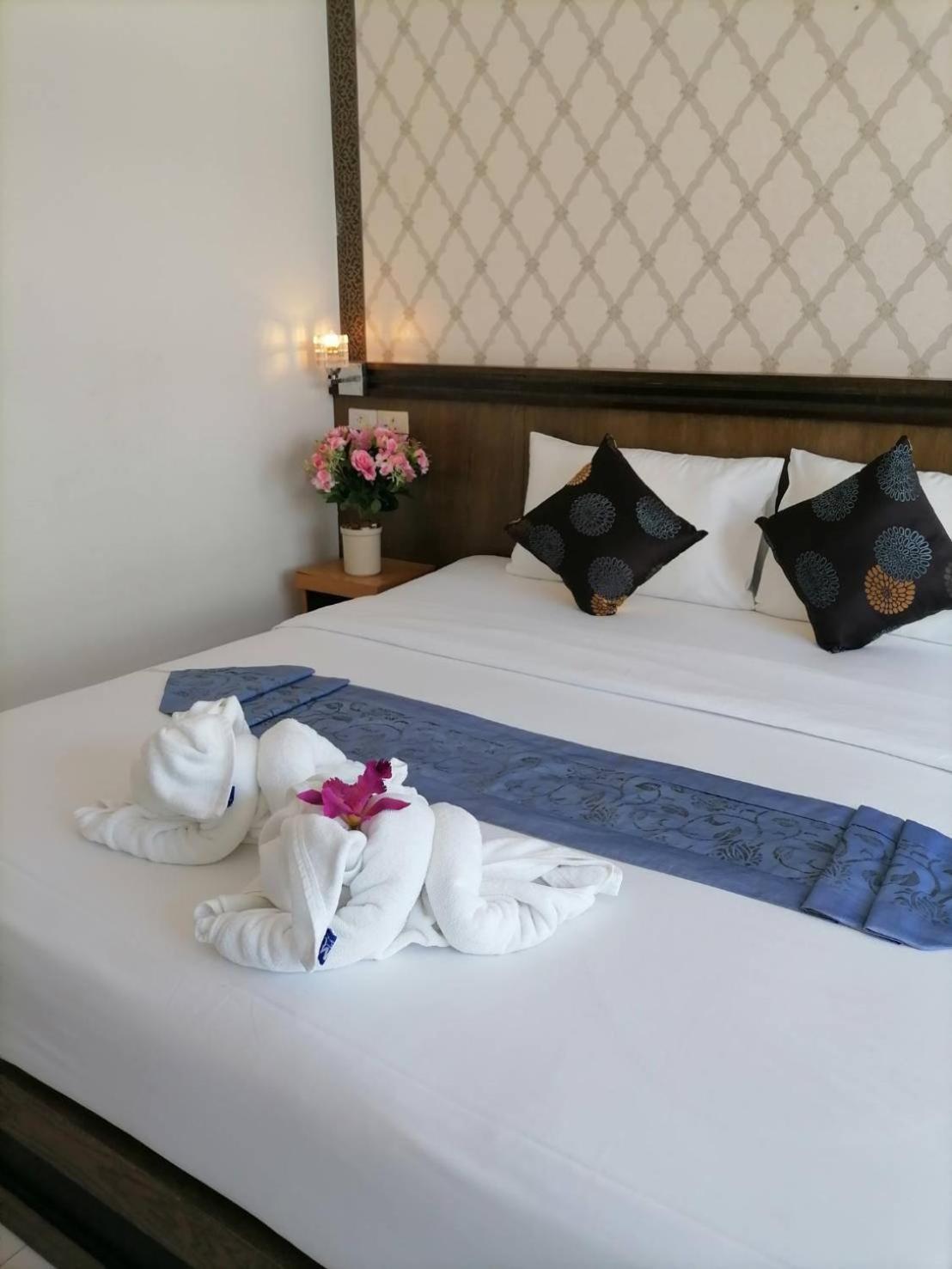 Nj Patong Hotel エクステリア 写真