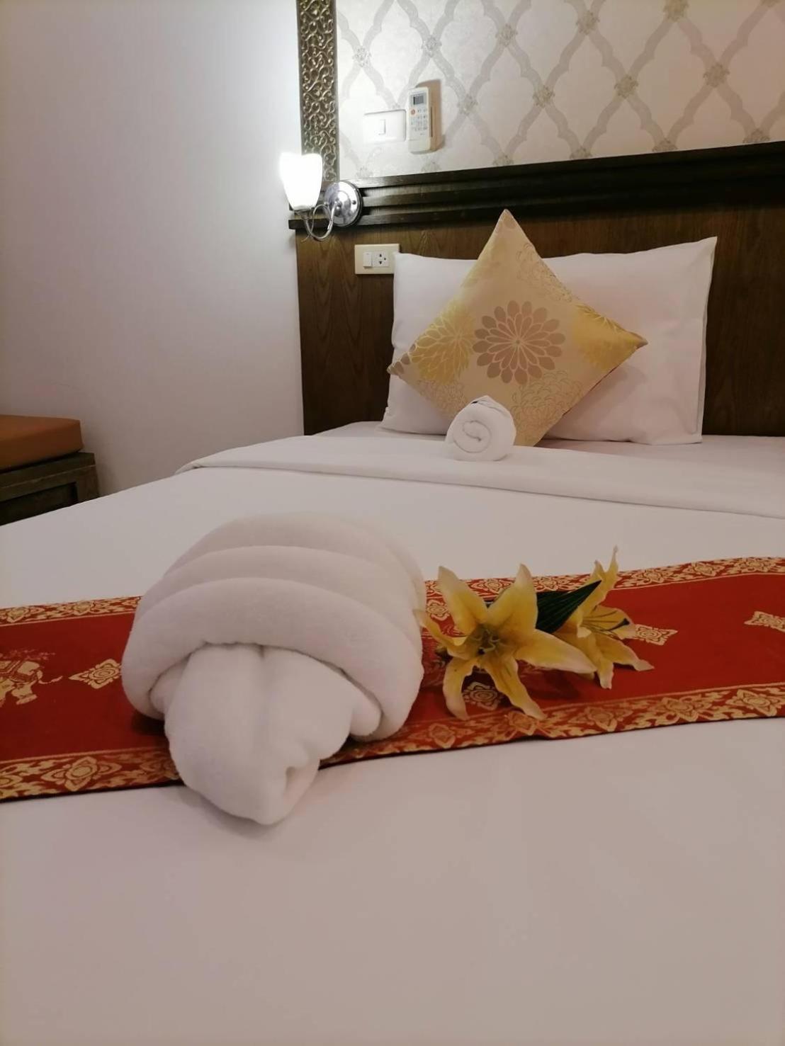 Nj Patong Hotel エクステリア 写真